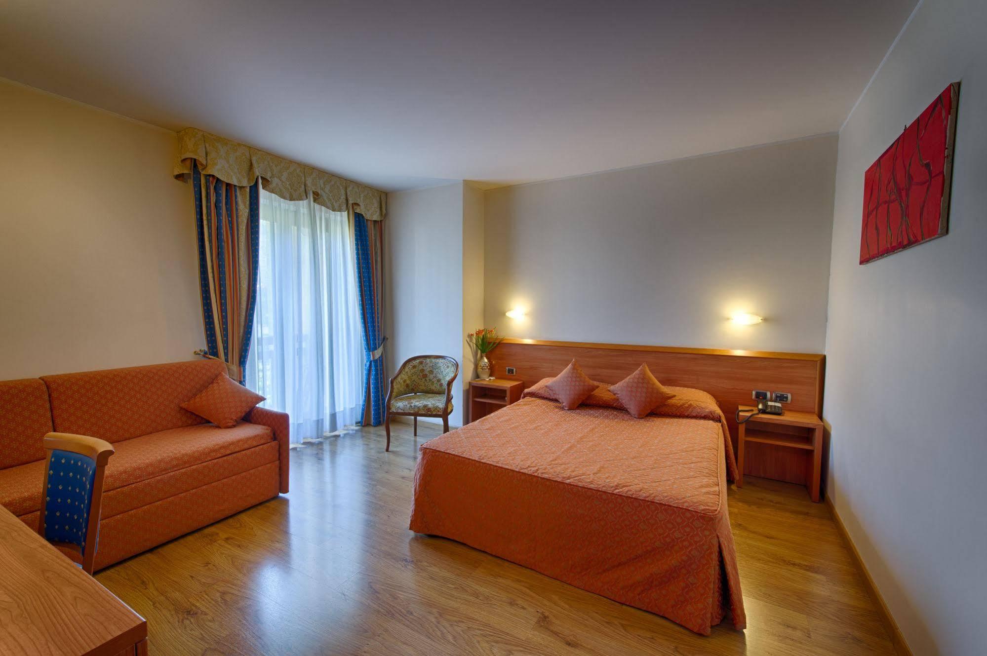 Crabun Hotel بونت ساين مارتن المظهر الخارجي الصورة
