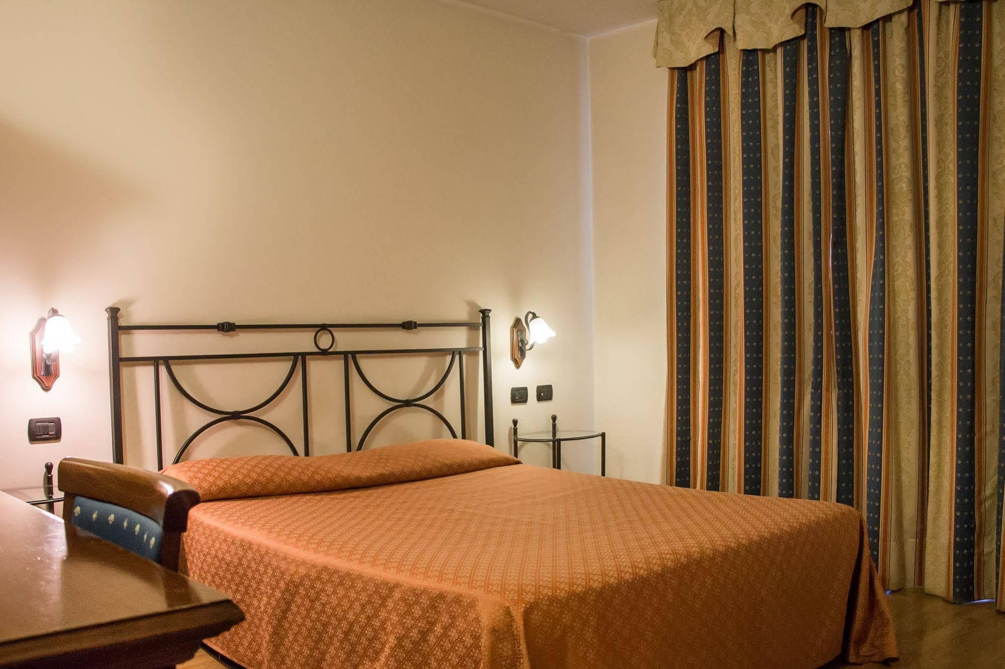 Crabun Hotel بونت ساين مارتن المظهر الخارجي الصورة