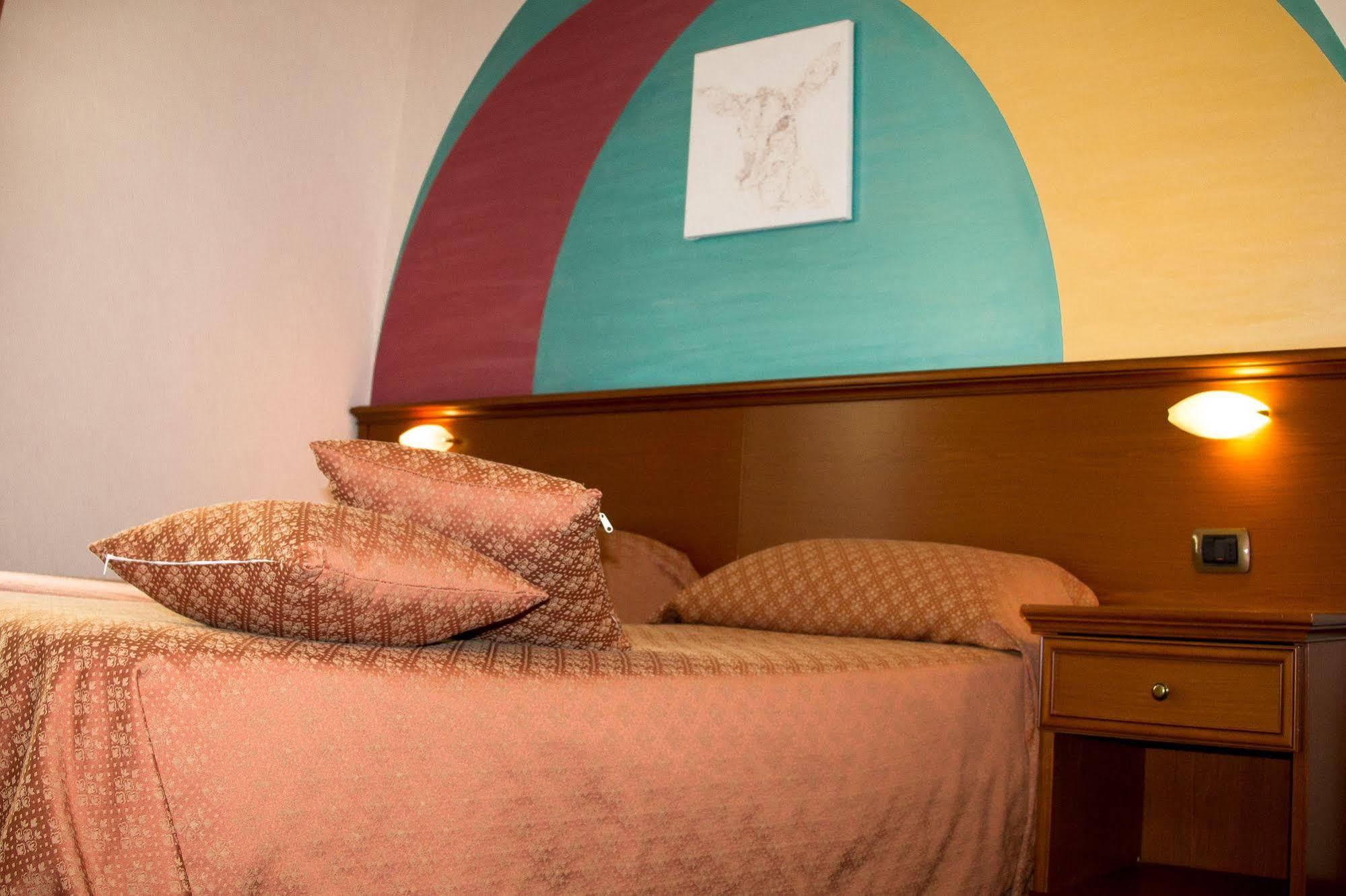 Crabun Hotel بونت ساين مارتن المظهر الخارجي الصورة