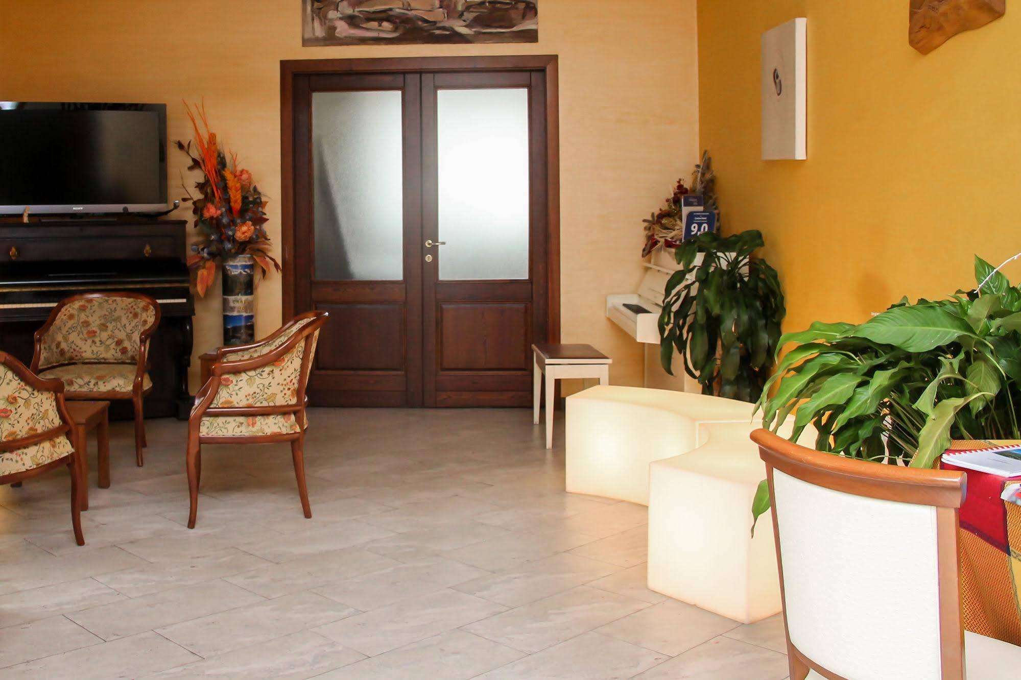 Crabun Hotel بونت ساين مارتن المظهر الخارجي الصورة